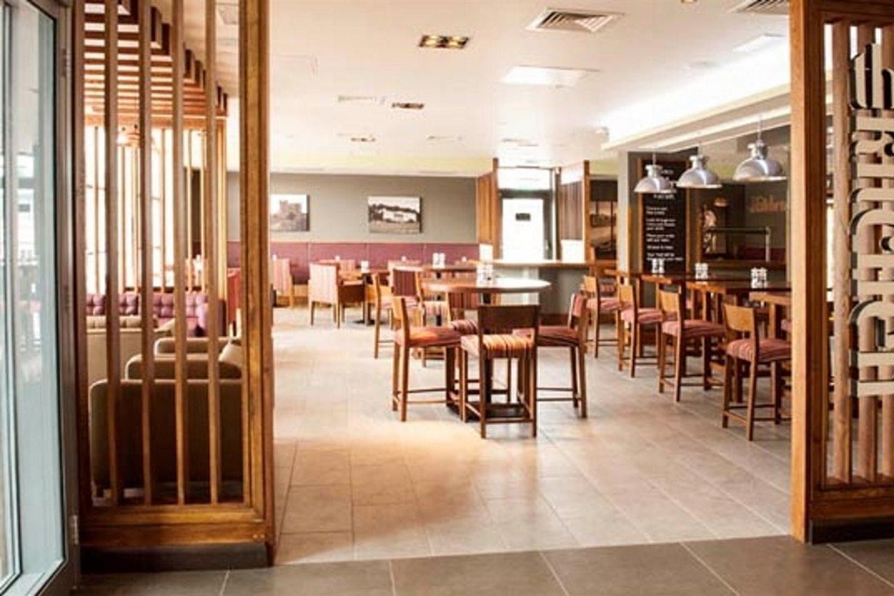 Premier Inn Dudley Town Centre Экстерьер фото